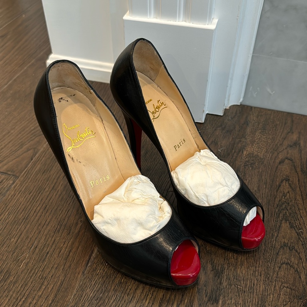 Christian Louboutin Very Prive leather peep toe pumps